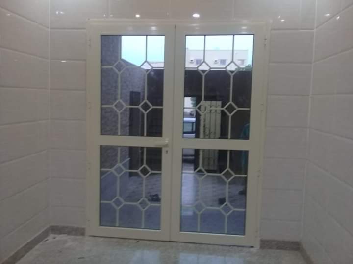 ابواب مداخل المنيوم مفصلي